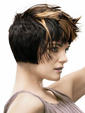 Модные слоеные прически для коротких волос в 2011 году