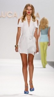 Открытые плечи – модная тенденция весна-лето 2012