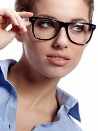 Советы по макияжу для тех, кто носит очки