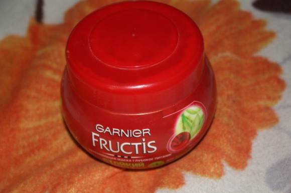 Укрепляющая маска для волос Garnier Fructis. Стойкий цвет для окрашенных или мелированных волос с маслом винограда и ягодами асаи