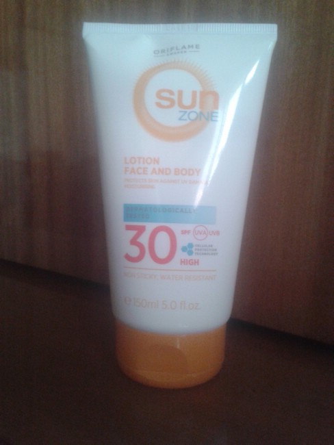 Солнцезащитный лосьон для лица и тела с высокой степенью защиты SPF 30 Oriflame Sun Zone