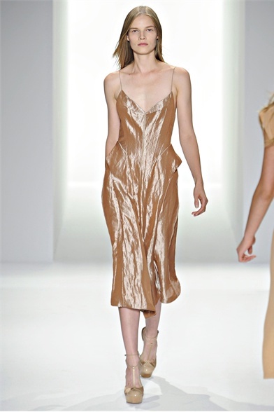 Весна-лето 2012: модные платья